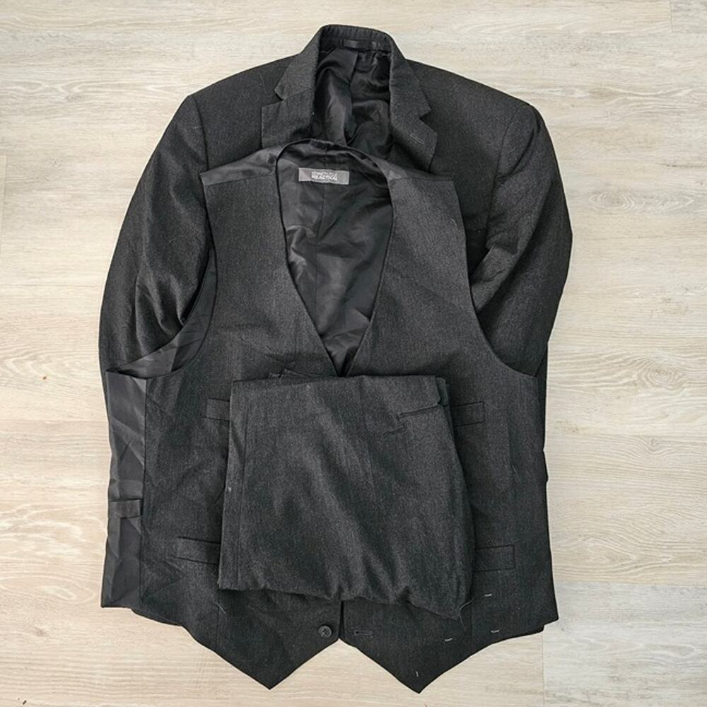 Kenneth Cole Reaction 3 Piece Mens Suit 42r 35w